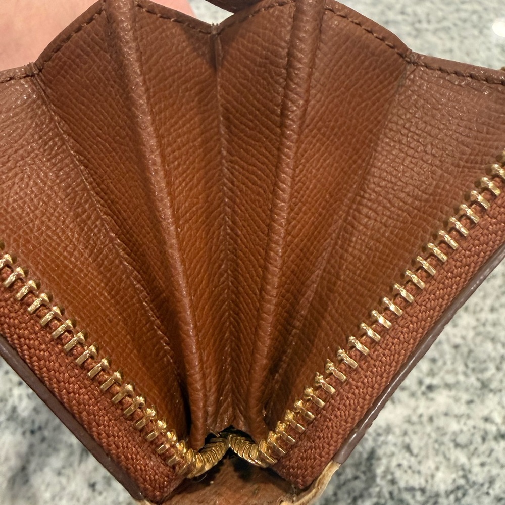 Coach Tan Signature Pattern Wallet - Picture 15 of 16